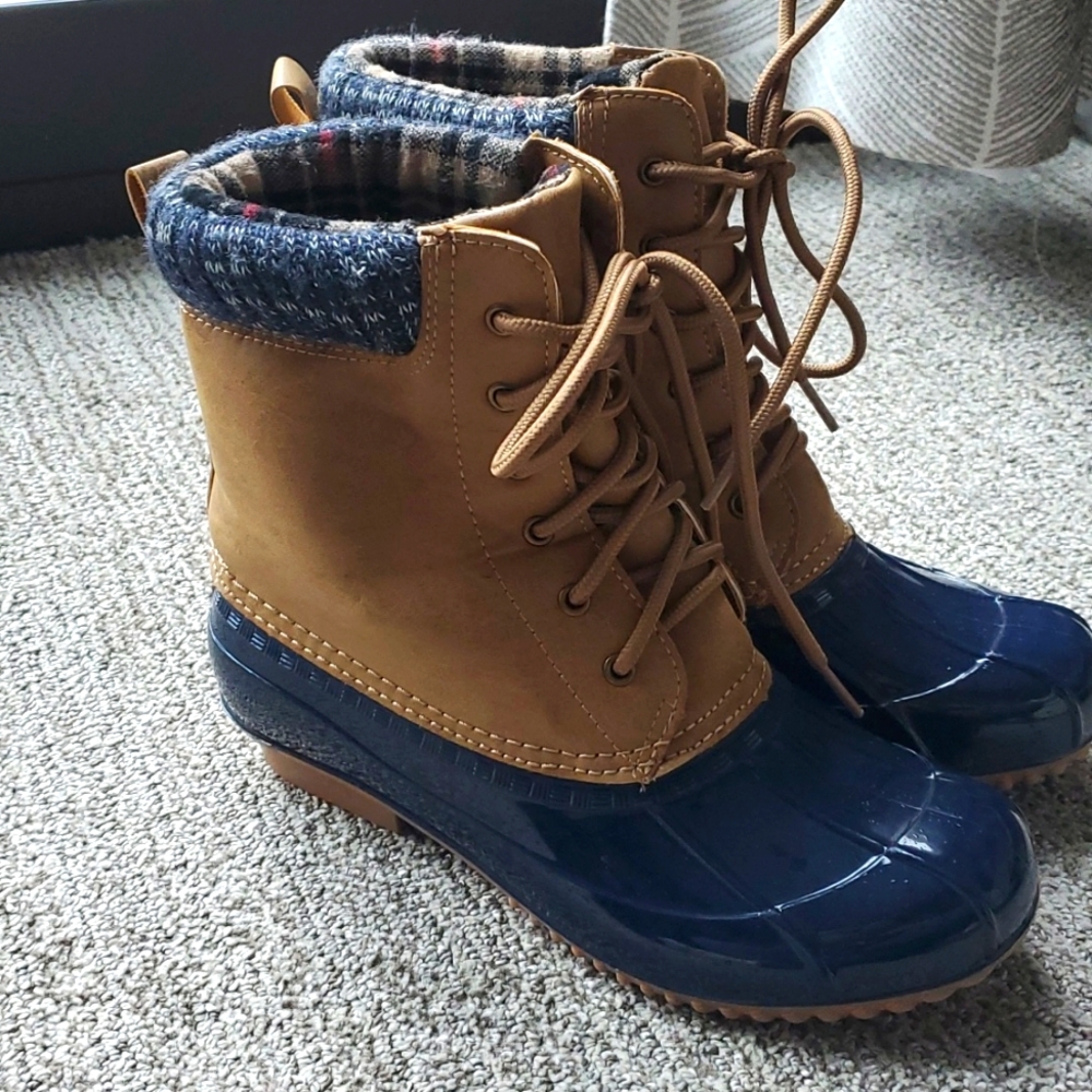 JustFab Tan and Navy Winter Boots